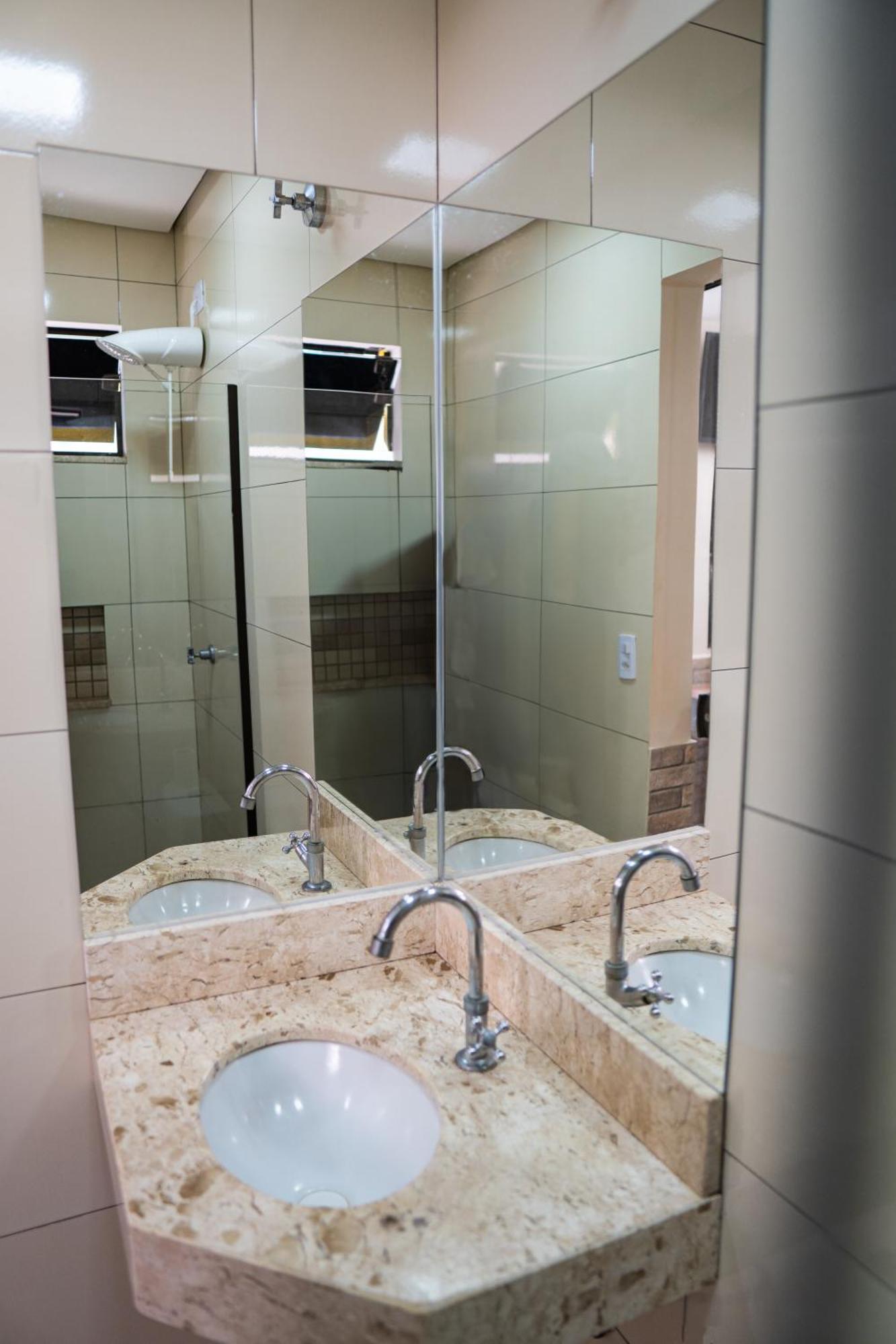 Hotel Nixon Proximo, Rodoviaria, Prefeitura E A Matriz Central Itaí Екстериор снимка